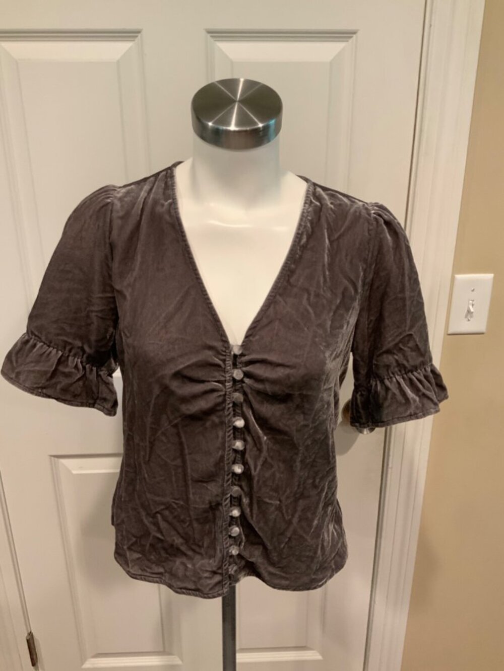 Madewell Gray Crushed Velvet Short Flare Sleeve Top, Size 2